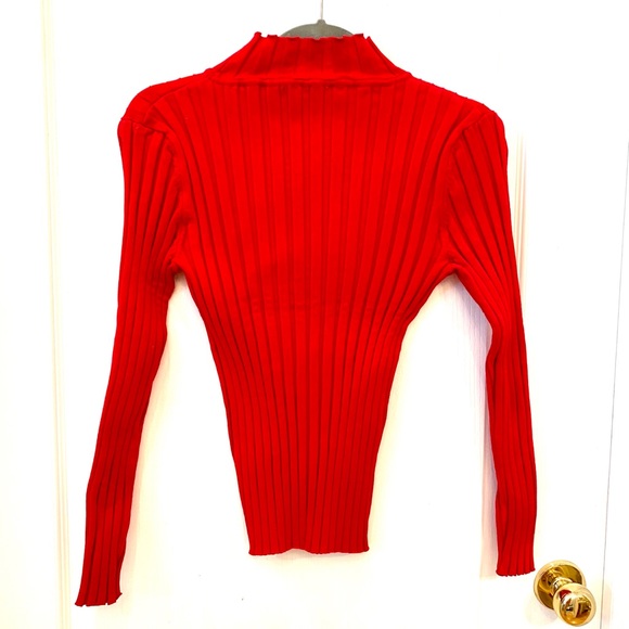 Bright red turtleneck - Picture 3 of 3